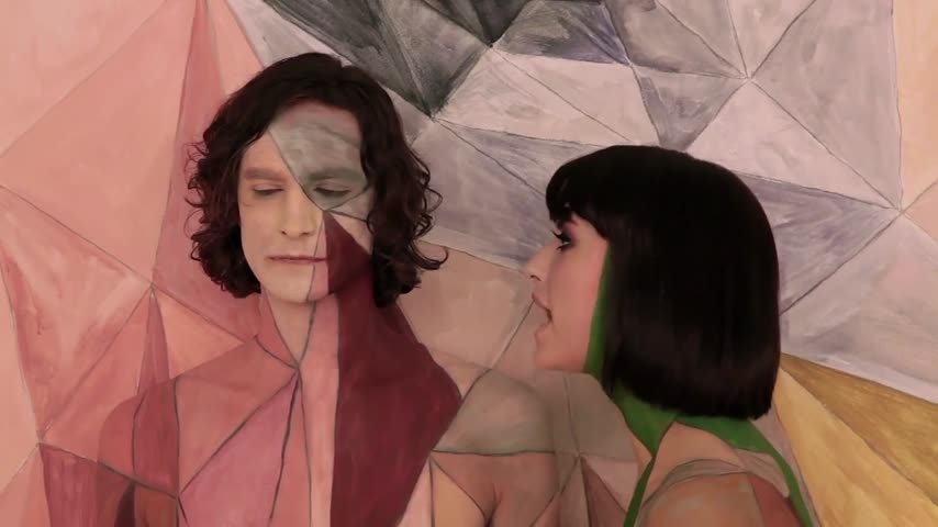 Gotye — Somebody That I Used To Know: dueto pintado com IA: um fotograma do vídeo da tendência