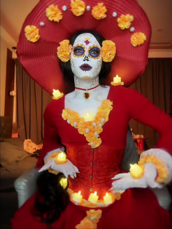 La Catrina — Flower Reveal: a frame of the trend video