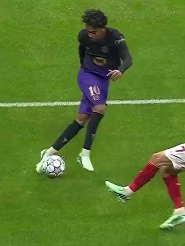 Lamine Yamal — la falsa rabona: un fotograma del video de la tendencia