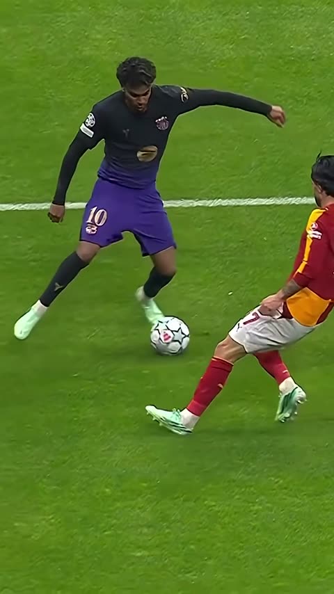 Lamine Yamal — la finta di rabona: un fotogramma del video del trend