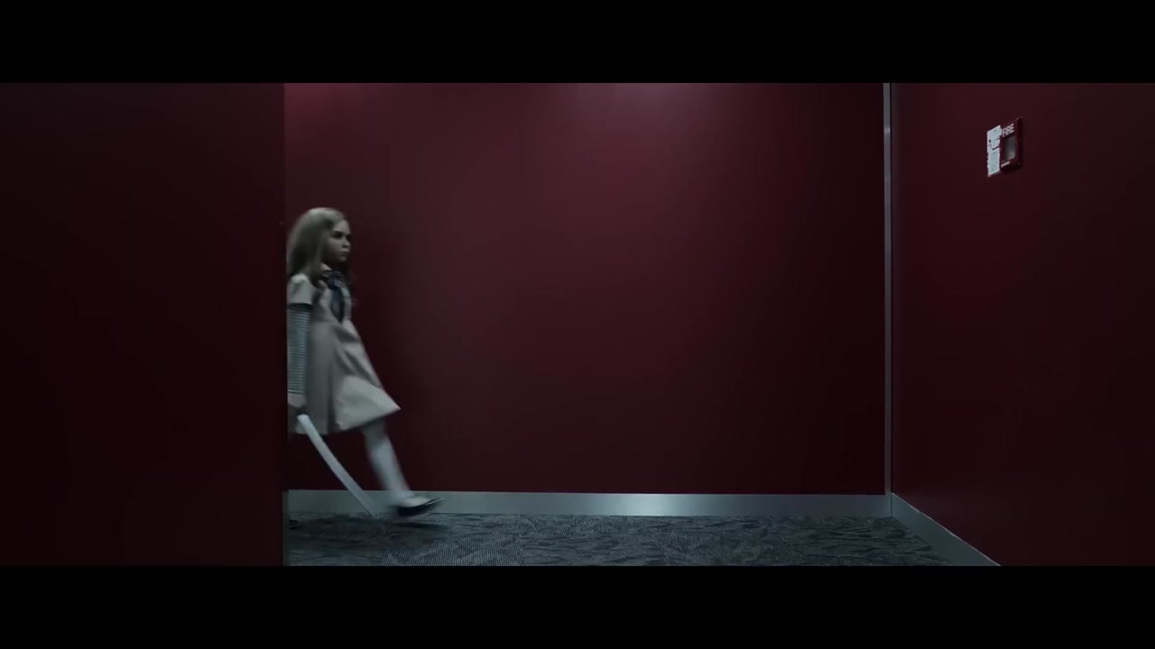 M3GAN — dança no corredor: um quadro do vídeo da trend