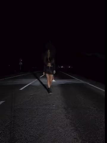 Caminata frente a la explosión — Mein Herz brennt: un fotograma del video de la tendencia