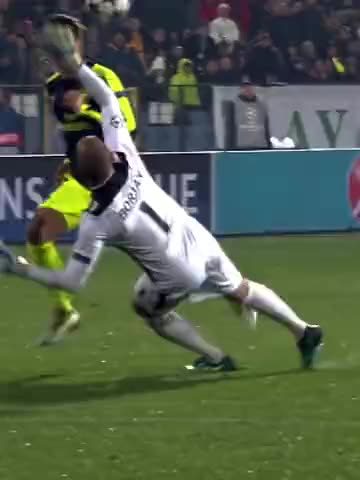 Mesut Ozil — Ludogorets Wonder Goal: a frame of the trend video