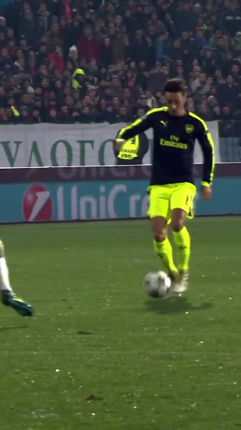 Mesut Ozil — golaço contra o Ludogorets: um quadro do vídeo da trend