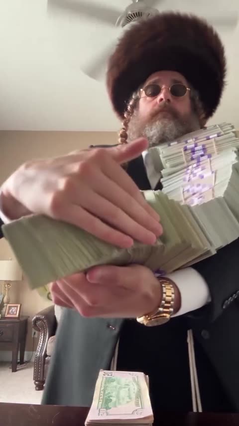 Money flex — el trend del dinero con RIO FREE: un fotograma del video de la tendencia