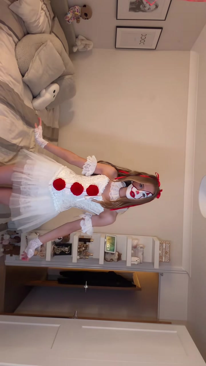Pennywise — Red Balloon Dance: a frame of the trend video