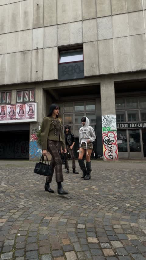 Praise the Lord — cambio di look: un fotogramma del video del trend