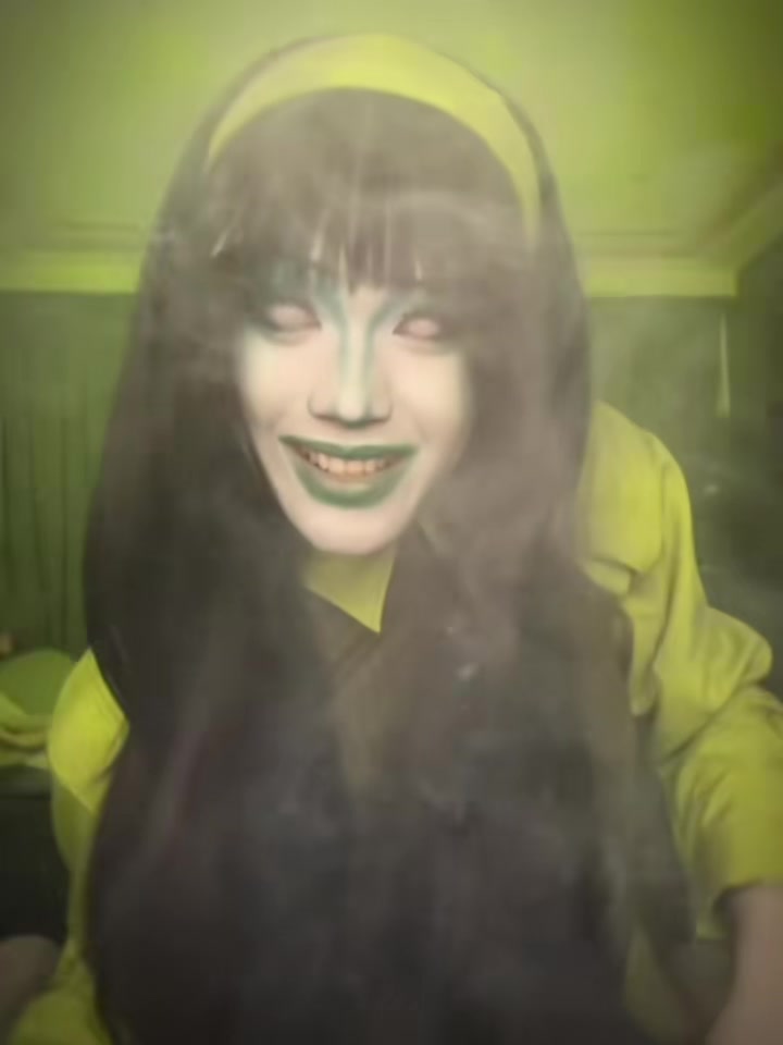 Scarah Screams — Smoke Reveal: a frame of the trend video